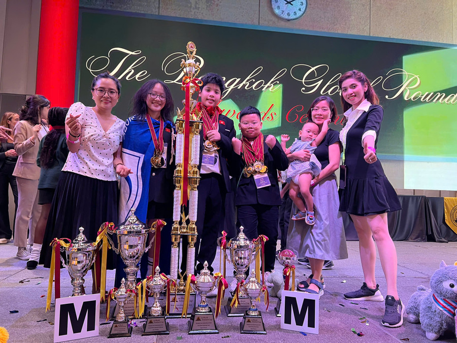 Minh Anh, Gia Khang và Lê Hải xuất sắc giành kết quả cao nhất vòng toàn cầu của cuộc thi. Ảnh: NVCC.