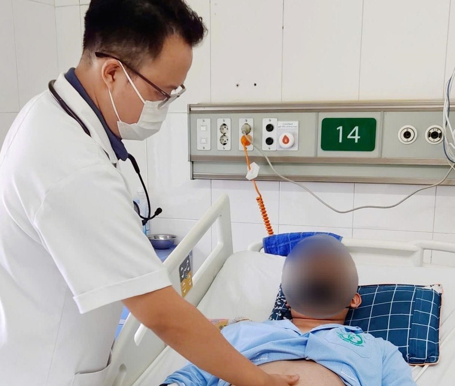 Bệnh nhân sốt xuất huyết điều trị tại Viện Y học Nhiệt đới - Bệnh viện Bạch Mai. Ảnh: BVCC
