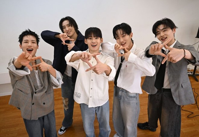 Hàn Quốc ra mắt nhóm nhạc có thành viên người Triều Tiên