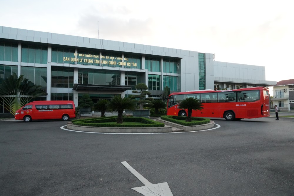 Hình ảnh xe đưa rước cán bộ công chức từ Bà Rịa - Vũng Tàu cũ lên TPHCM làm việc. Ảnh: Trí Độ