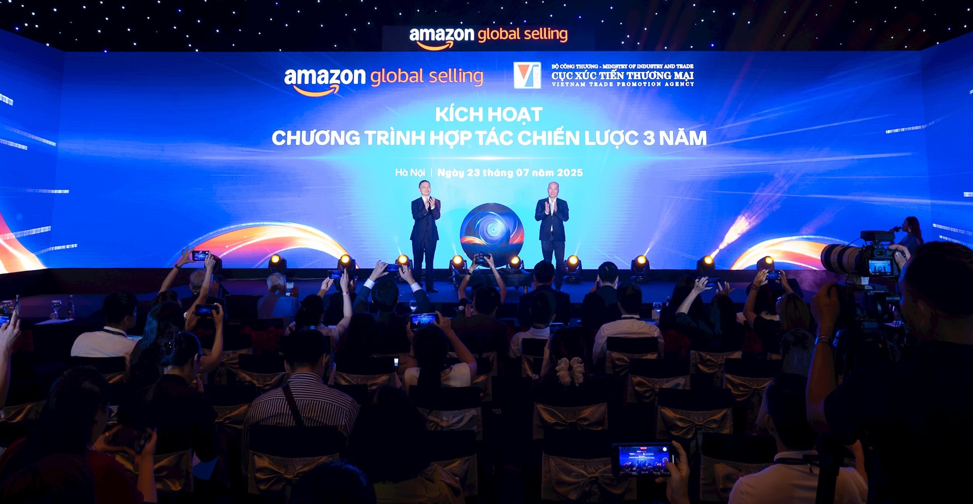 4.-kich-hoat-hop-tac-chien-luoc-3-nam-giua-cuc-xuc-tien-thuong-mai-vietrade-bo-cong-thuong-va-amazon-global-selling-viet-nam.jpg