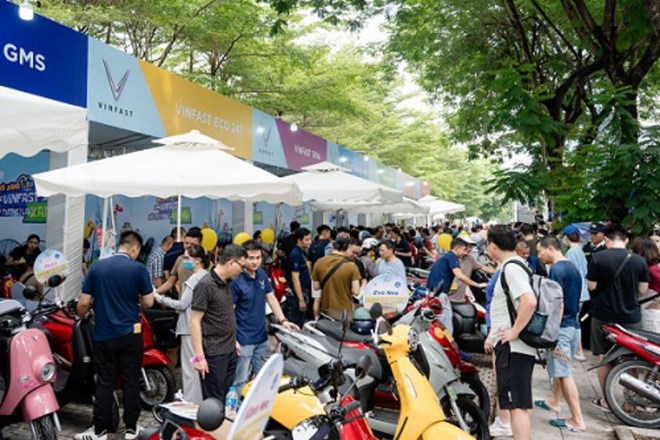 Chuyển đổi sang phương tiện xanh, mong muốn của nhiều người dân