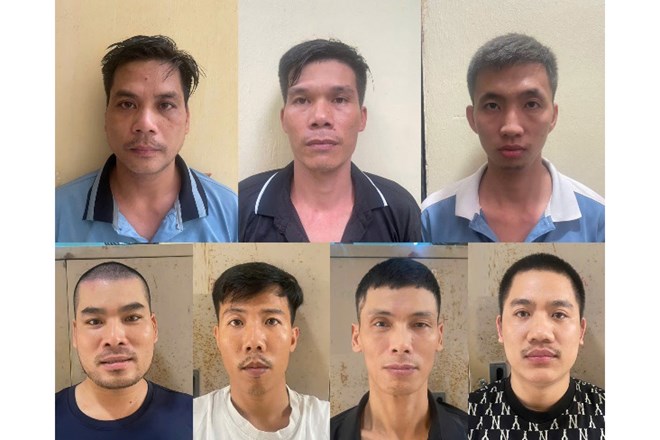 Khởi tố 7 đối tượng đánh bạc giữa đêm ở rìa đường Võ Nguyên Giáp, Hà Nội