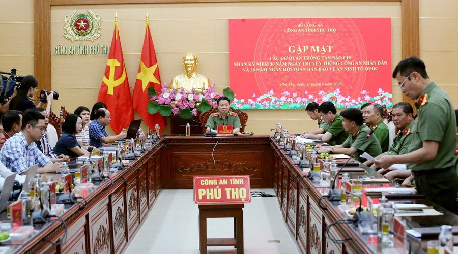 Quang cảnh buổi gặp mặt cung cấp thông tin cho báo chí. Ảnh: TG