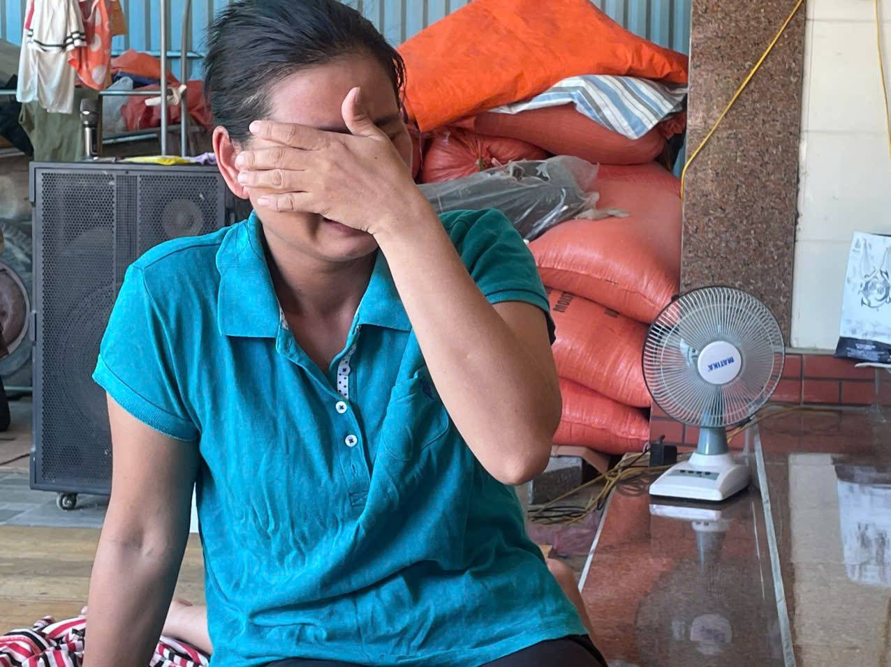 Vợ anh Thành mong chồng được xem xét lại hình phạt để sớm trở về với gia đình. Ảnh: Phạm Chung