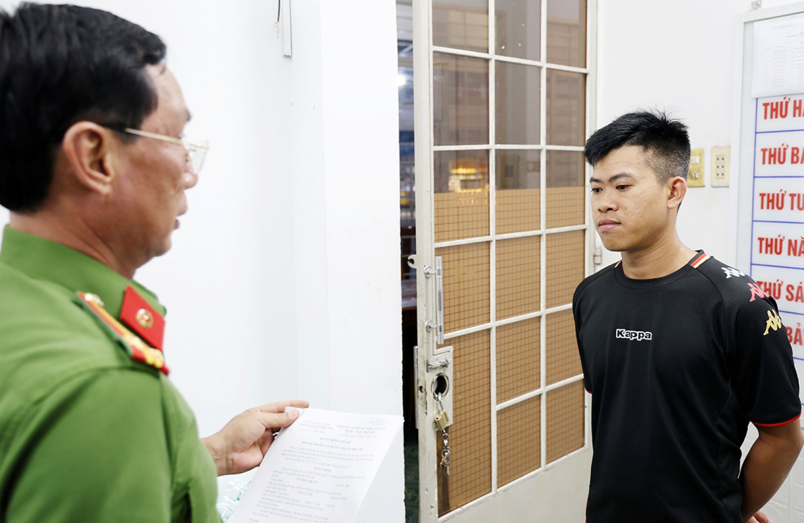 Cơ quan Công an ra Quyết định tạm giữ hình sự đối với Lê Trần Trung Tín để điều tra về tội cho vay lãi nặng. Ảnh: Vũ Tiến