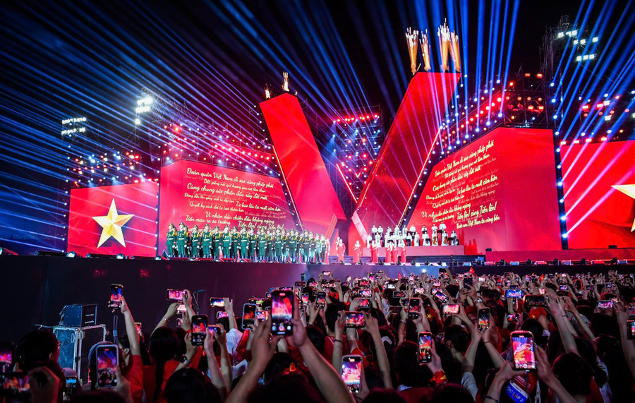 concert-am-nhac-quoc-gia-don-bay-lan-toa-tinh-than-yeu-nuoc-1.jpg