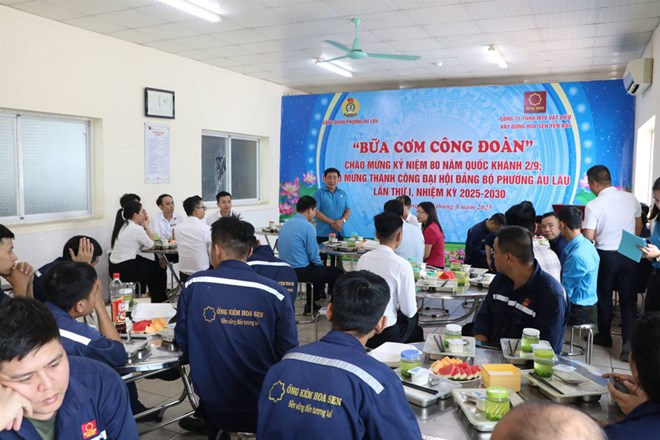 Công ty Vật liệu xây dựng Hoa Sen Yên Bái tổ chức Bữa cơm Công đoàn cho người lao động