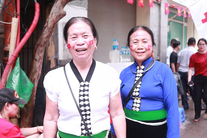 Người dân háo hức hòa mình vào buổi sơ duyệt diễu binh