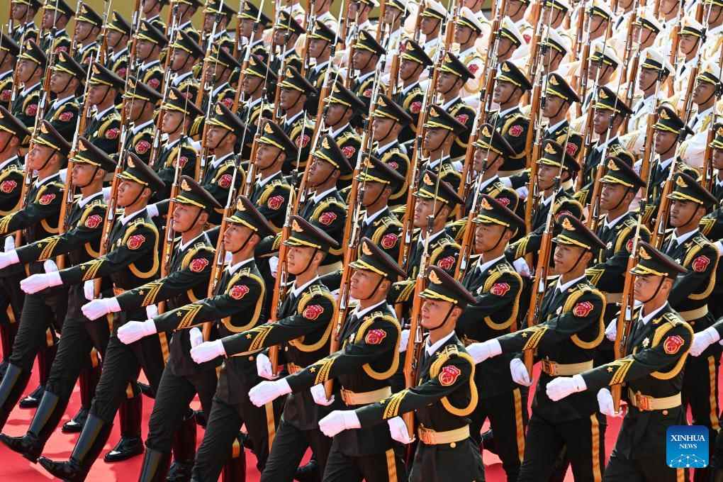 Một số hình ảnh trong lễ duyệt binh. Ảnh: Xinhua