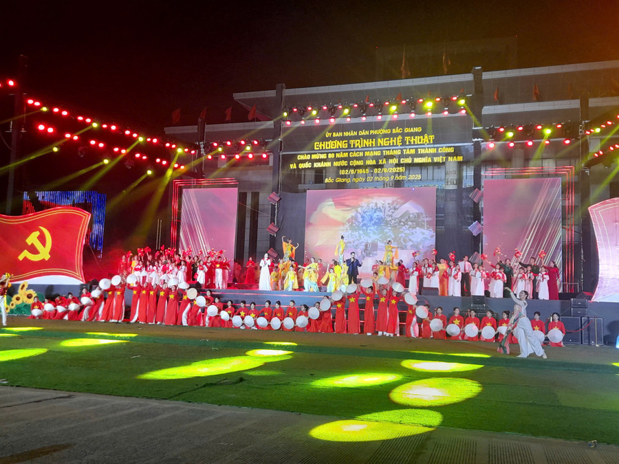 Chương trình văn nghệ hoành tráng chào mừng kỷ niệm 80 năm Cách mạng tháng Tám và Quốc khánh nước Cộng hòa xã hội chủ nghĩa Việt Nam (2/9/1945 - 2/9/2025). z6970512499764-387a4bc278942cc7b234947c212f971c.jpg