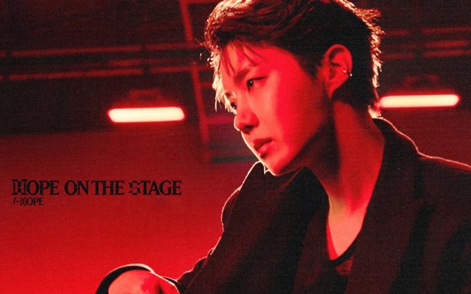 J-Hope BTS thể hiện sự ủng hộ dành cho IVE tại Lollapalooza