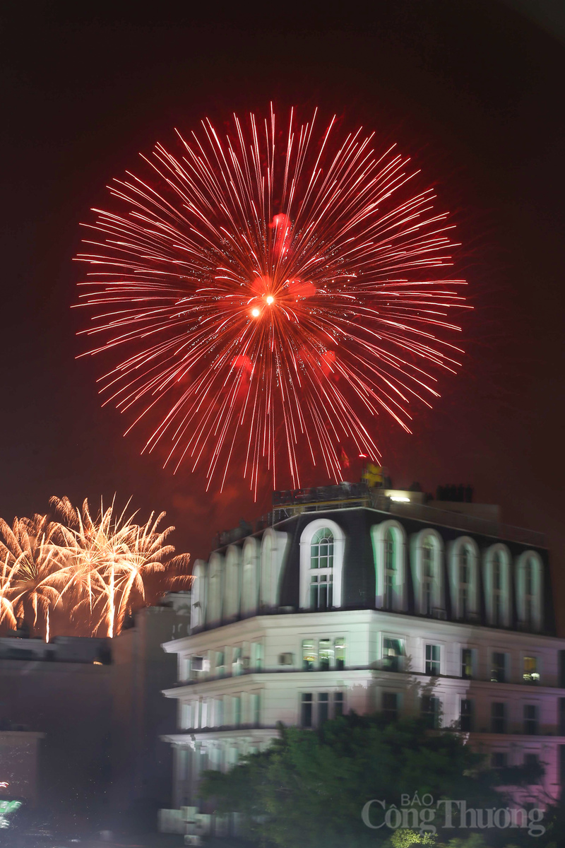 Mãn nhãn màn pháo hoa tuyệt đẹp chào mừng 80 năm Quốc Khánh 2/9 - 9