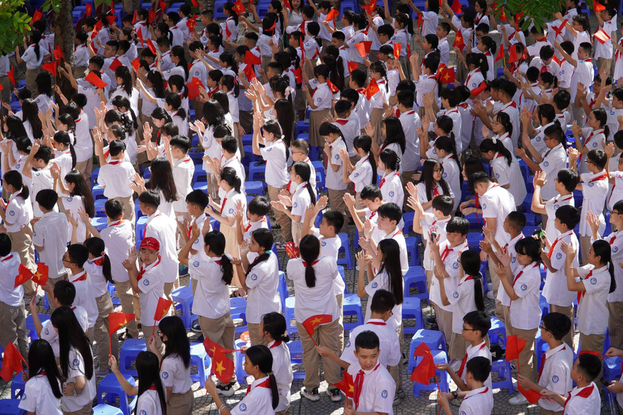 Khung cảnh buổi tập duyệt chuẩn bị cho Lễ khai giảng ở Trường THCS Ngọc Lâm (phường Bồ Đề, Hà Nội). ngoc-lam-1.jpg