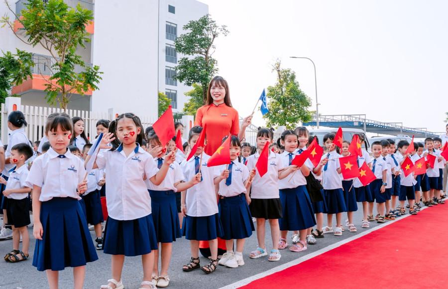 Cô trò Phenikaa School trong lễ khai giảng năm học 2024-2025.