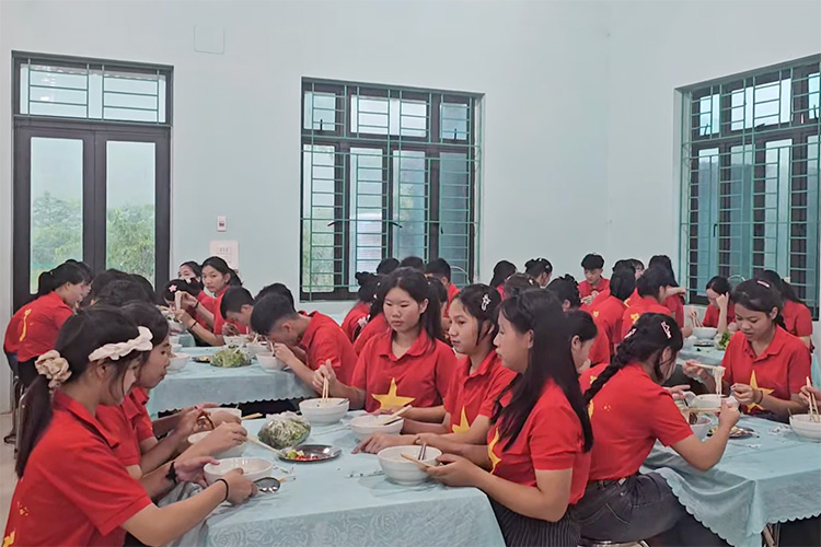 Trường PTDTNT THPT Nà Hỳ tổ chức chương trình “Phở yêu thương“, chào mừng năm học mới 2025-2026.