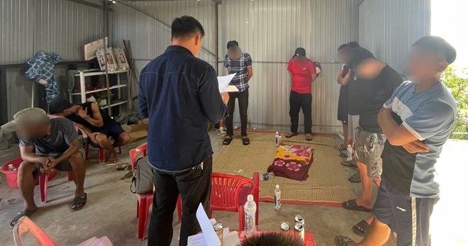 Bắt quả tang 6 đối tượng đánh bạc tại Quảng Trị