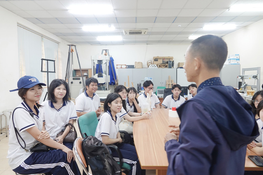 hs-tham-quan.jpg