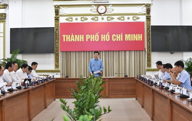 Phó Thủ tướng đề nghị các bộ, ngành, địa phương quyết tâm hơn nữa, hành động quyết liệt, đẩy nhanh tiến độ thi công, bảo đảm toàn bộ dự án hoàn thành cơ bản trong năm 2025, không để xảy ra thất thoát, lãng phí, tiêu cực - Ảnh: VGP/Giang Thanh