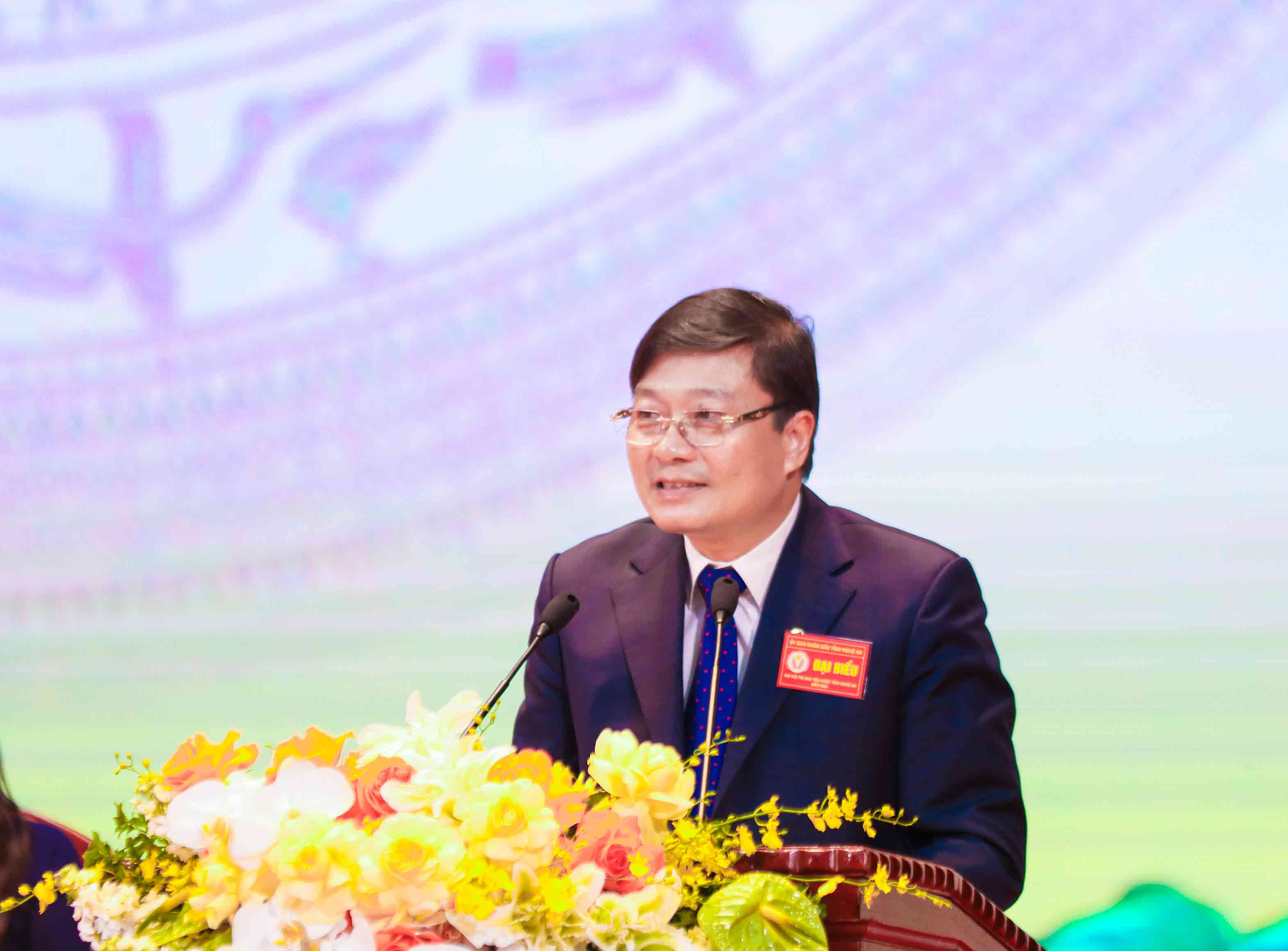 Ông Lê Hồng Vinh - Chủ tịch UBND tỉnh, Chủ tịch Hội đồng Thi đua - Khen thưởng tỉnh phát biểu khai mạc Đại hội. Ảnh: Duy Chương