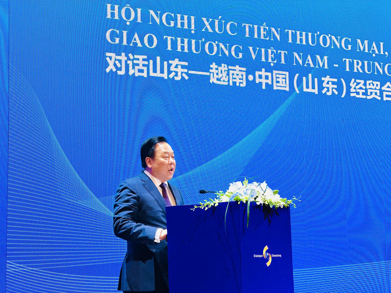 Ông Nguyễn Hoàng Anh, Ủy viên Trung ương Đảng, Phó Trưởng Ban Chính sách, Chiến lược Trung ương, Chủ tịch Hội Hữu nghị Việt Nam – Trung Quốc phát biểu tại Hội nghị. Ảnh: Đ.N.