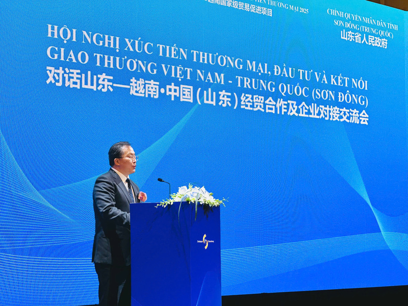 Đại diện phía Trung Quốc chia sẻ tiềm năng, cơ hội hợp tác thương mại, đầu tư giữa Việt Nam - Sơn Đông (Trung Quốc). Ảnh: Đ.N.