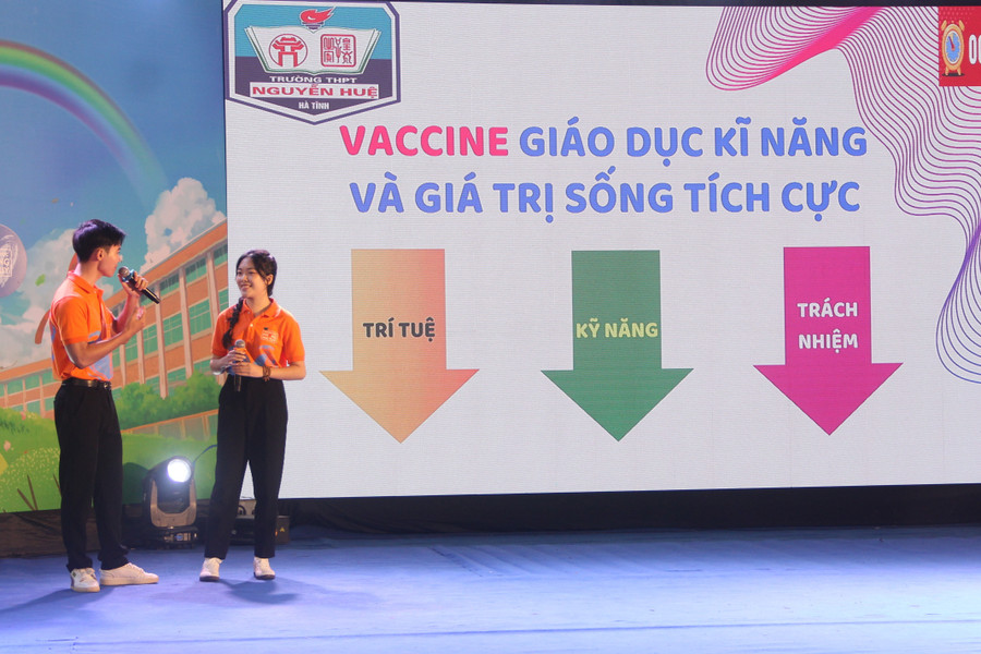 Học sinh thể hiện khả năng hùng biện tại cuộc thi. 11.jpg