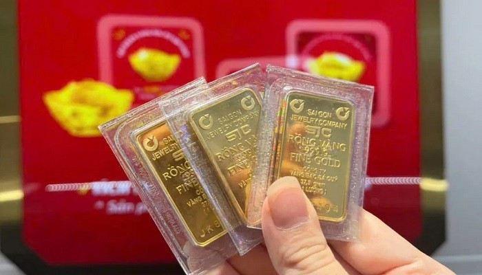 Giá vàng ngày cuối tháng 31/10 lại đảo chiều giảm 300 ngàn đồng, thế giới giảm