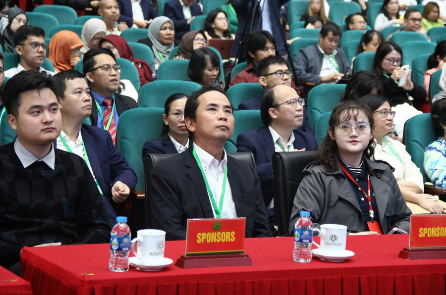Các chuyên gia trong nước và quốc tế tham dự hội thảo. img-4669.jpg