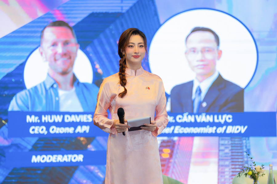 Lương Thùy Linh dẫn dắt Hội nghị Cấp cao Vương quốc Anh – Việt Nam lần thứ hai. img-4451.jpg