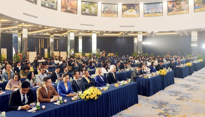 Các đại biểu tham dự buổi họp báo