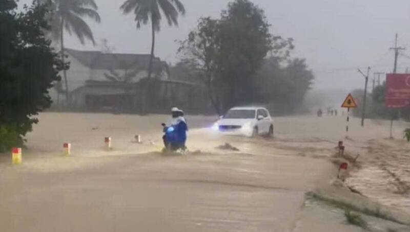 Mưa lớn gây ngập lụt nhiều nơi ở Đắk Lắk. Ảnh: Hồng Hoa