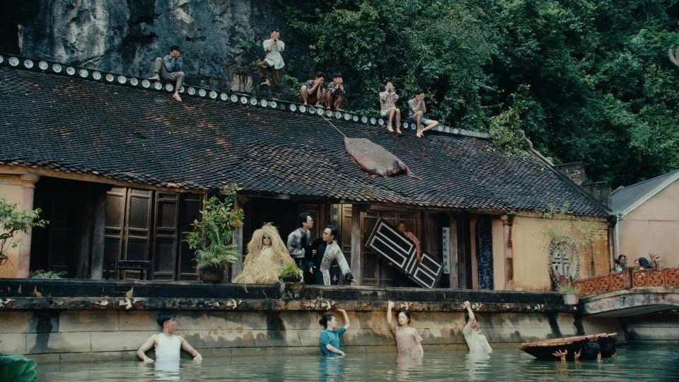 Cố Viên Lầu là bối cảnh có nhiều thời lượng nhất trong MV Mục hạ vô nhân. Ảnh cắt từ MV