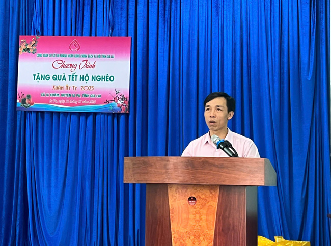 Ông Đinh Văn Nghĩa-Phó Giám đốc Chi nhánh NHCSXH tỉnh được chỉ định giữ chức Chủ tịch Công đoàn cơ sở khóa I. Ảnh: Thanh Tuấn