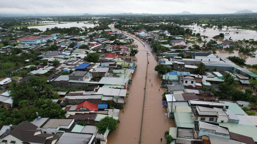 Quốc lộ 1A qua xã Hồng Sơn bị ngập. 593980490-3664753140333556-6236597768792055351-n.jpg