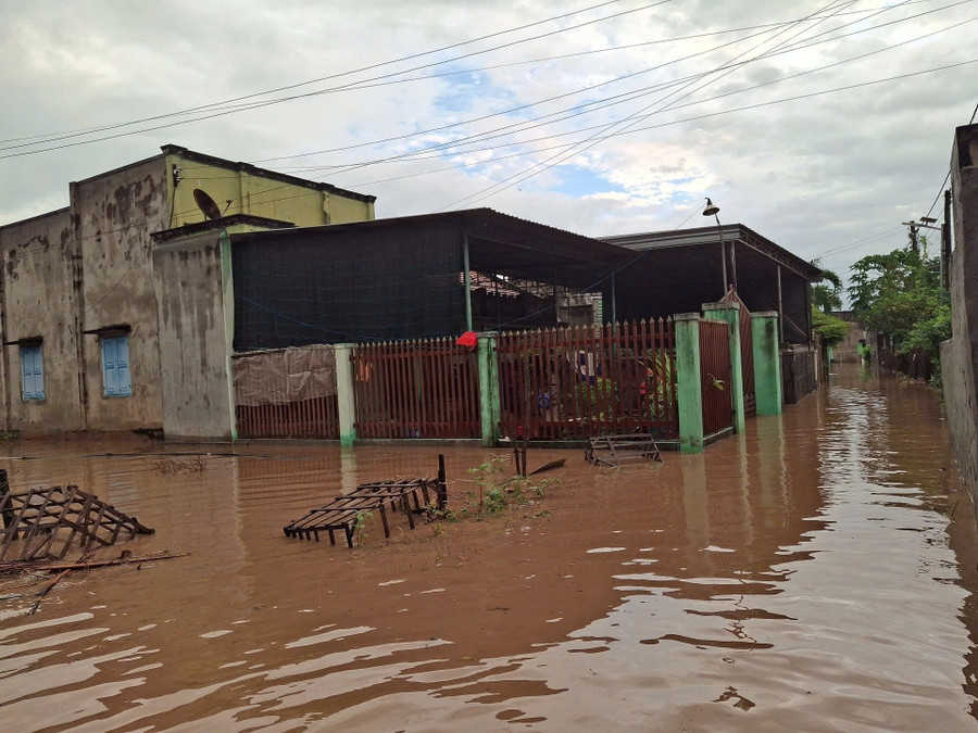 Nhà dân tại xã Lương Sơn bị ngập sâu. 3474489435677455166.jpg