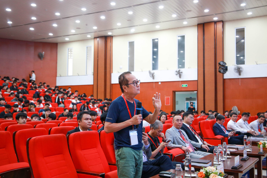 Các đại biểu tham dự trao đổi ý kiến tại Hội nghị. 290c8116.jpg