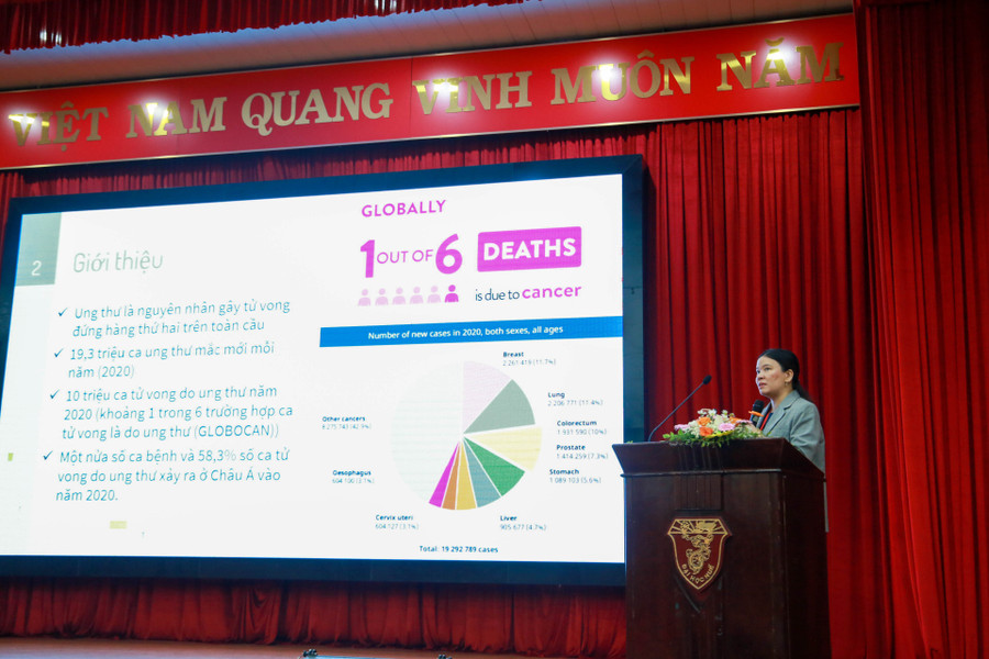 PGS.TS Phạm Thị Thu Hiền - Trưởng Bộ môn thiết bị y tế, Khoa Kỹ thuật Y sinh, Trường Đại học Quốc tế, Đại học Quốc gia Thành phố Hồ Chí Minh trình bày tham luận " Trí tuệ nhân tạo trong chăm sóc sức khoẻ thông minh". 290c8126.jpg