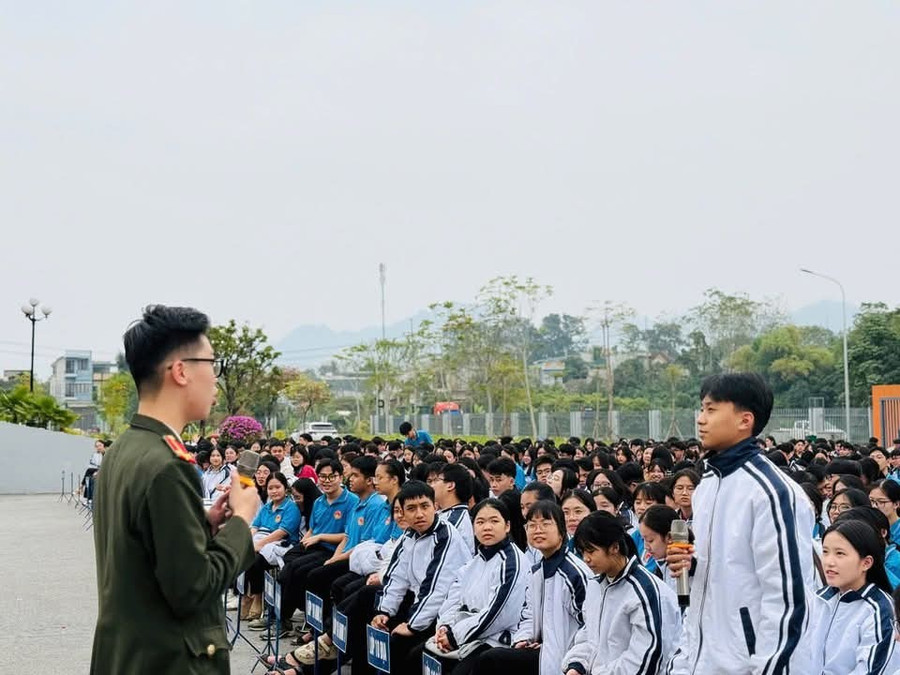 Học sinh Trường THPT Chuyên Tuyên Quang được tham gia nâng cao kỹ năng an toàn không gian mạng và phòng chống ma túy.