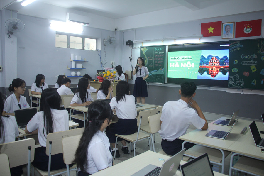 Tiết học Google của học sinh Trường THPT Phú Nhuận (TPHCM).