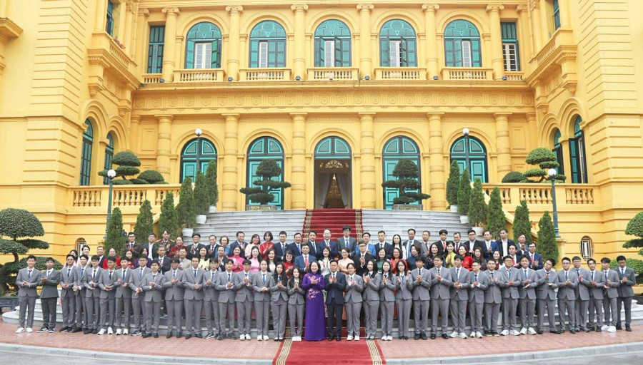 Phó Chủ tịch nước Võ Thị Ánh Xuân gặp mặt học sinh đoạt giải Olympic và KHKT quốc tế năm 2025. 1.jpg