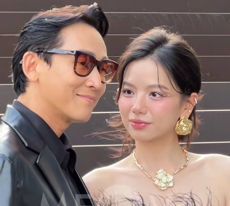 Sự xuất hiện của 2 diễn viên “Mưa đỏ” luôn nhận được quan tâm của khán giả. Ảnh: Cắt từ video.