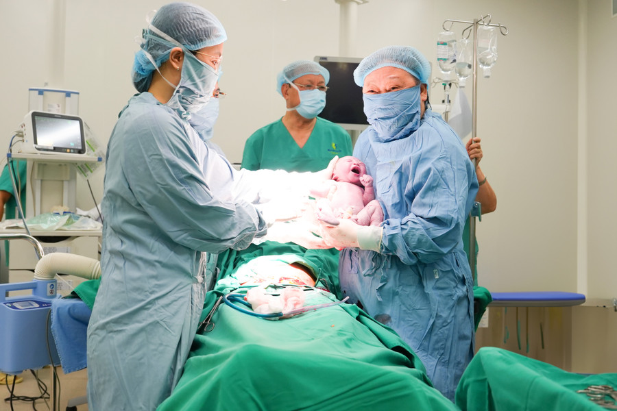 Sáng 26/11, em bé chào đời khỏe mạnh ở tuần thai thứ 38, nặng 3,4kg.