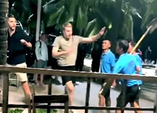 Quán bar ở Nha Trang bị kiểm tra sau vụ nhân viên đe dọa du khách