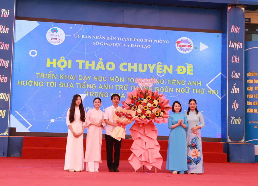 Chuyên đề dạy môn Toán bằng tiếng Anh tại Trường THPT Trần Nguyên Hãn, phường An Biên, TP Hải Phòng. 10-10-chuyen-de.jpg