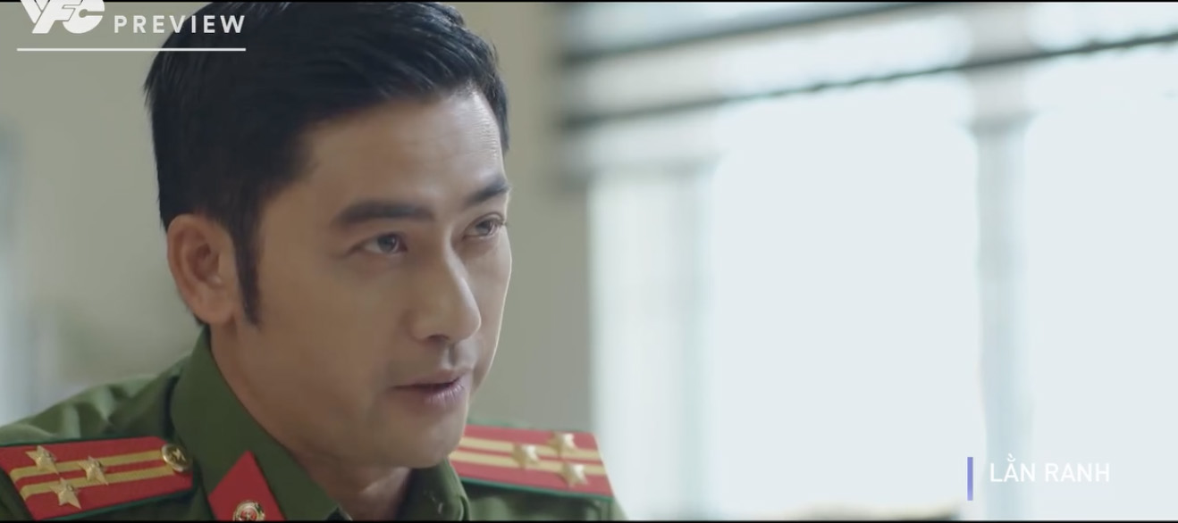 Trinh nổi cáu với công an khi bị điều tra trong tập 53 phim “Lằn ranh“. Ảnh: VFC.