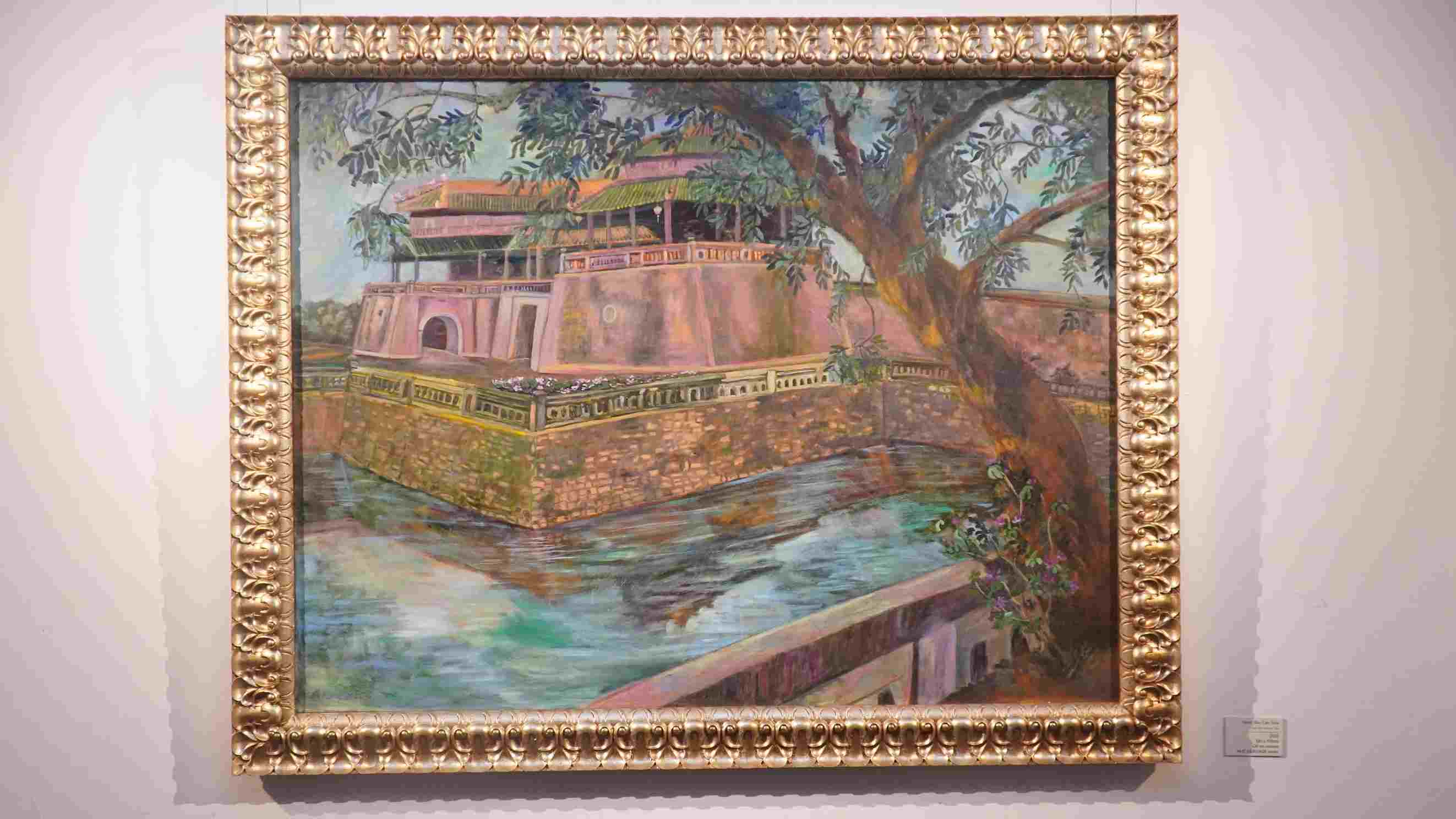 Một số tác phẩm tại triển lãm “Mộng giữa chiều hoa”. Ảnh: Minh Vũ