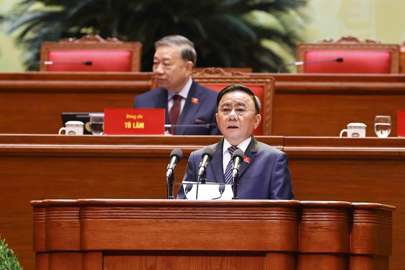 Đồng chí Trần Cẩm Tú, Ủy viên Bộ Chính trị, Thường trực Ban Bí thư tuyên bố lý do, khai mạc phiên họp trù bị Đại hội XIV của Đảng. Ảnh: TTXVN