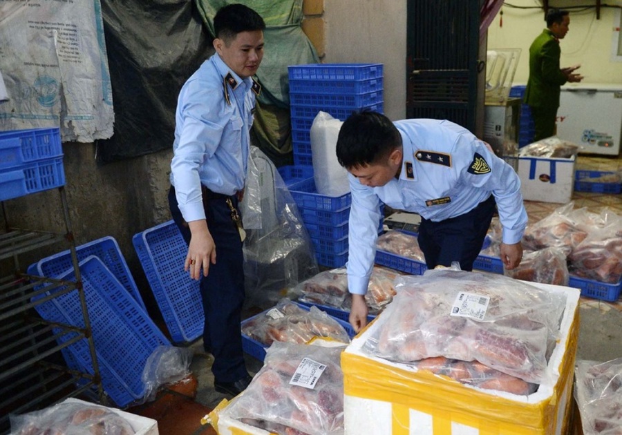 Lực lượng chức năng phát hiện nhiều vụ vi phạm buôn lậu thực phẩm tại các khu vực biên giới.