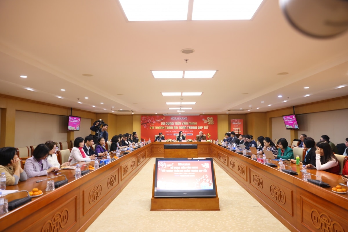 Thanh toán không dùng tiền mặt định hình lại bức tranh giao dịch ngày Tết